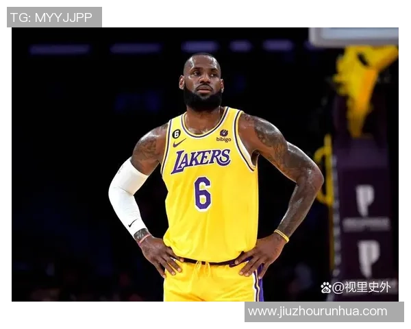 詹姆斯：篮球巨星的辉煌历程与传奇瞬间解析